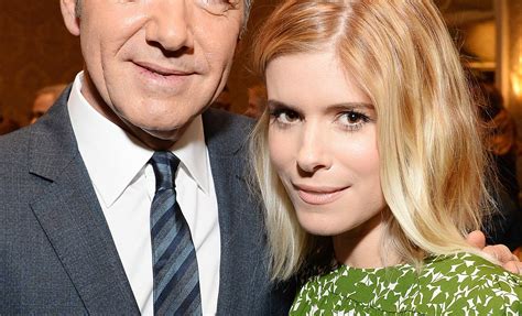 Kate Mara wore pasties with Kevin Spaceys face on。